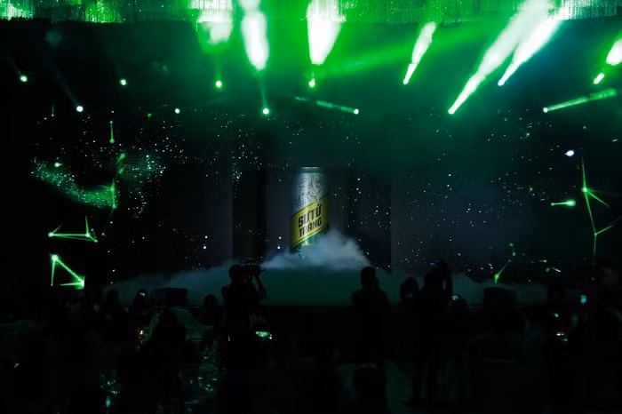 Bia Sư Tử Trắng hoàn toàn mới với công nghệ lên men 2 lần được giới thiệu lần đầu tiên đến đông đảo khách hàng. Bia Sư Tử Trắng hoàn toàn mới với công nghệ lên men 2 lần được giới thiệu lần đầu tiên đến đông đảo khách hàng.