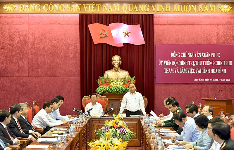 Thủ tướng Nguyễn Xuân Phúc làm việc với lãnh đạo tỉnh Hòa Bình. ảnh: VGP. Thủ tướng Nguyễn Xuân Phúc làm việc với lãnh đạo tỉnh Hòa Bình. ảnh: VGP.