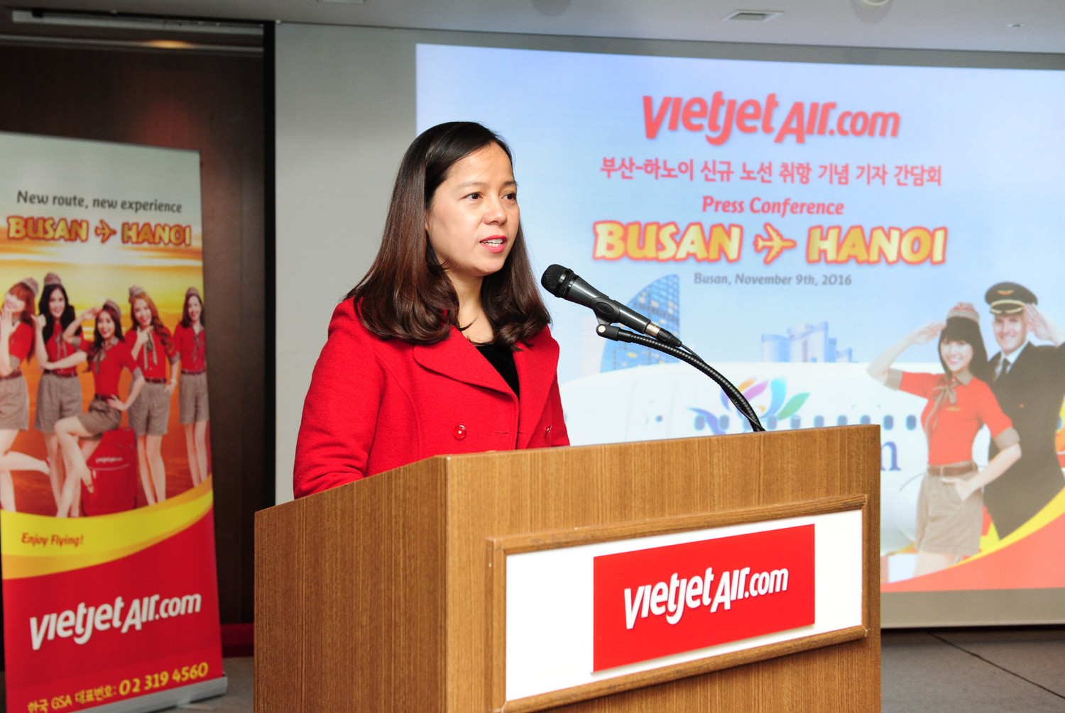 Phó Tổng Giám đốc Vietjet Nguyễn Thị Thúy Bình giới thiệu về đường bay mới Hà Nội - Busan và các thành tựu của Vietjet.