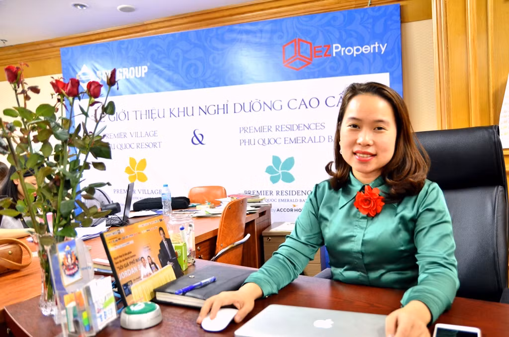 Chuyên gia bất động sản Nguyễn Thị Huế trong cuộc trao đổi với phóng viên Báo Điện tử Giáo dục Việt Nam - ảnh H. Lực. Chuyên gia bất động sản Nguyễn Thị Huế trong cuộc trao đổi với phóng viên Báo Điện tử Giáo dục Việt Nam - ảnh H. Lực.