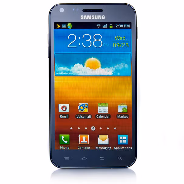 Sử dụng Chip Samsung Exnyos C210 (1.2 GHz, Dual Core), pin Lithium Ion, 1800mAh 3.7 Volt cho phép Samsung Epic Touch có thời gian chờ lên tới trên 10 ngày