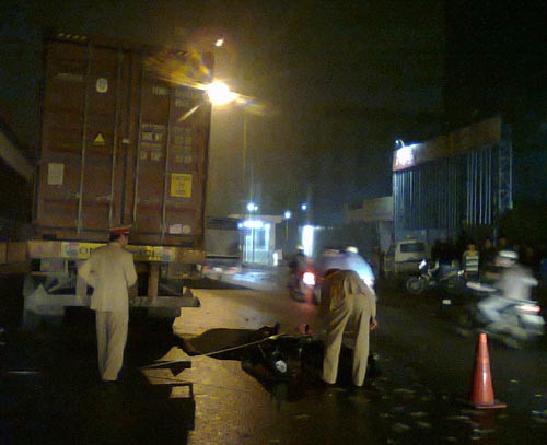 Sau khi nhận được tin báo, lực lượng chức năng đã có mặt tại hiện trường để giải quyết vụ việc.