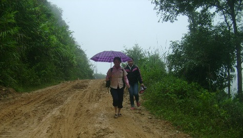 Những ngày gần tết Nguyên đán người phụ nữ Tày Pọong lại đi chợ để sắm đồ tết (ảnh Xuân Hòa) Những ngày gần tết Nguyên đán người phụ nữ Tày Pọong lại đi chợ để sắm đồ tết (ảnh Xuân Hòa)