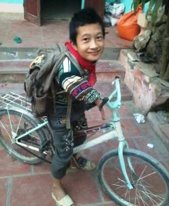 Không có tay nhưng mọi công việc hằng ngày em đều có thể làm thuần thục bằng đôi chân của mình. Ảnh LP Không có tay nhưng mọi công việc hằng ngày em đều có thể làm thuần thục bằng đôi chân của mình. Ảnh LP