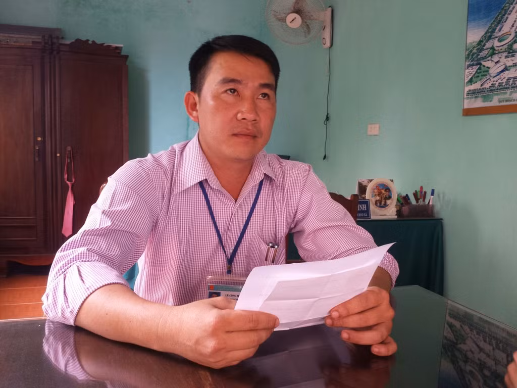 Ông Lê Công Minh – Chủ tịch xã Lộc Vĩnh trao đổi với phóng viên. Ảnh: B.S