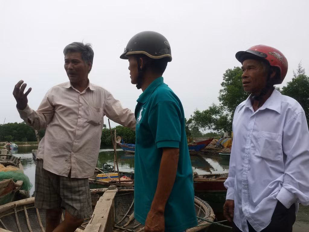 Nhiều ngư dân xã Lộc Vĩnh cũng bị ảnh hưởng nặng nề trước hiện tượng cá chết bất thường, tuy nhiên đến nay họ vẫn chưa nhận được tiền hỗ trợ. Ảnh: B.S