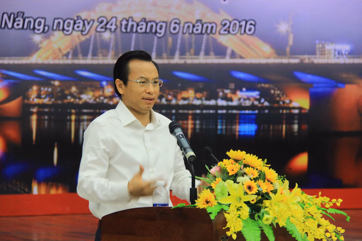 Bí thư Nguyễn Xuân Anh: “Tôi ok là ok về chủ trương, thấy được là tôi ok. Chưa bao giờ có chuyện đặt phong bì lên bàn mà tôi ok”. Ảnh: Hoàng Tuấn Bí thư Nguyễn Xuân Anh: “Tôi ok là ok về chủ trương, thấy được là tôi ok. Chưa bao giờ có chuyện đặt phong bì lên bàn mà tôi ok”. Ảnh: Hoàng Tuấn