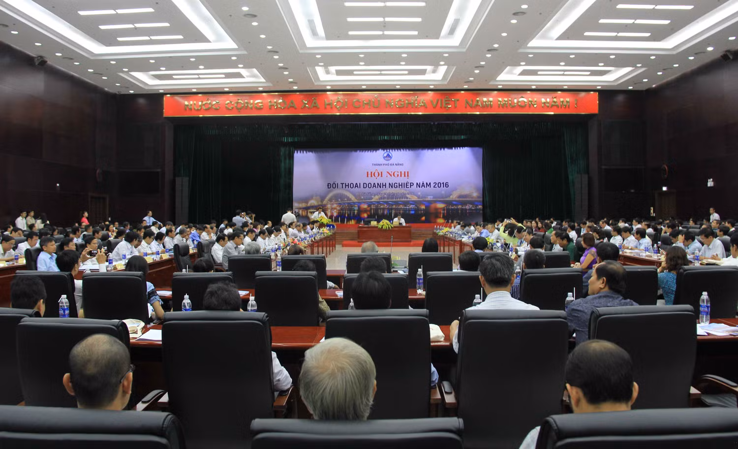 Đại diện khoảng 200 doanh nghiệp tại buổi đối thoại. Ảnh: Hoàng Tuấn Đại diện khoảng 200 doanh nghiệp tại buổi đối thoại. Ảnh: Hoàng Tuấn