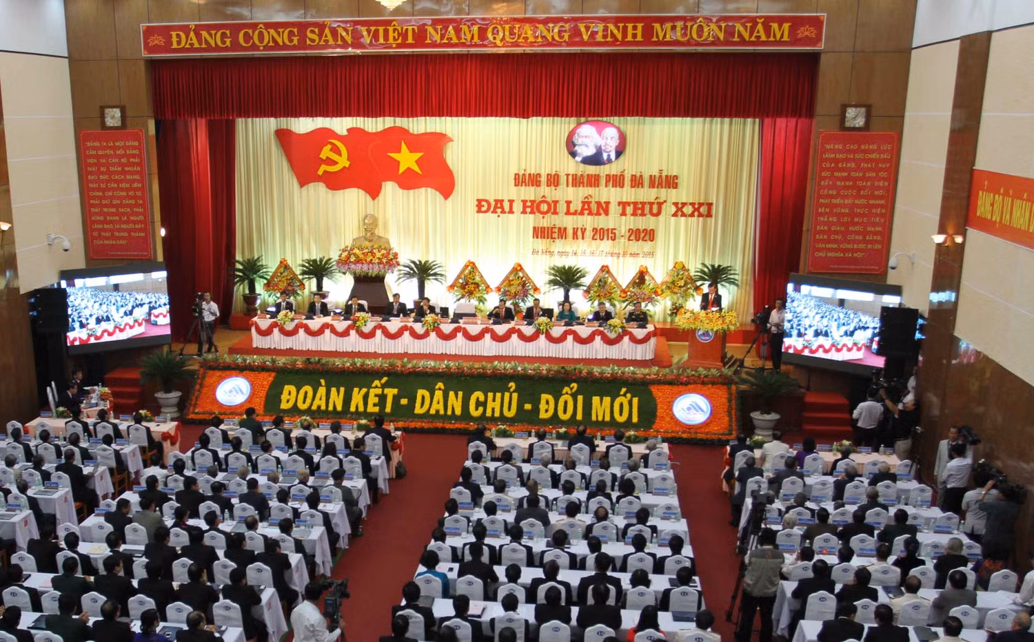 Đại hội Đảng bộ thành phố Đà Nẵng lần thứ XXI bế mạc vào chiều 16/10. Ảnh Thùy Linh