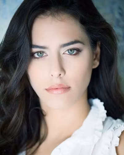 Hoa hậu Serbia – Bojana Lecic, 22 tuổi, cao 1.82m. Cô đang là sinh viên và mơ ước sau khi ra trường có thể làm kinh doanh hoặc trở thành giảng viên đại học.