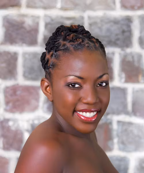 Hoa hậu St Kitts & Nevis - Markysa Krisan O’Loughlin, 20 tuổi, cao 1.68m, đang là sinh viên đại học và cô mong sẽ sớm có bằng đại học.