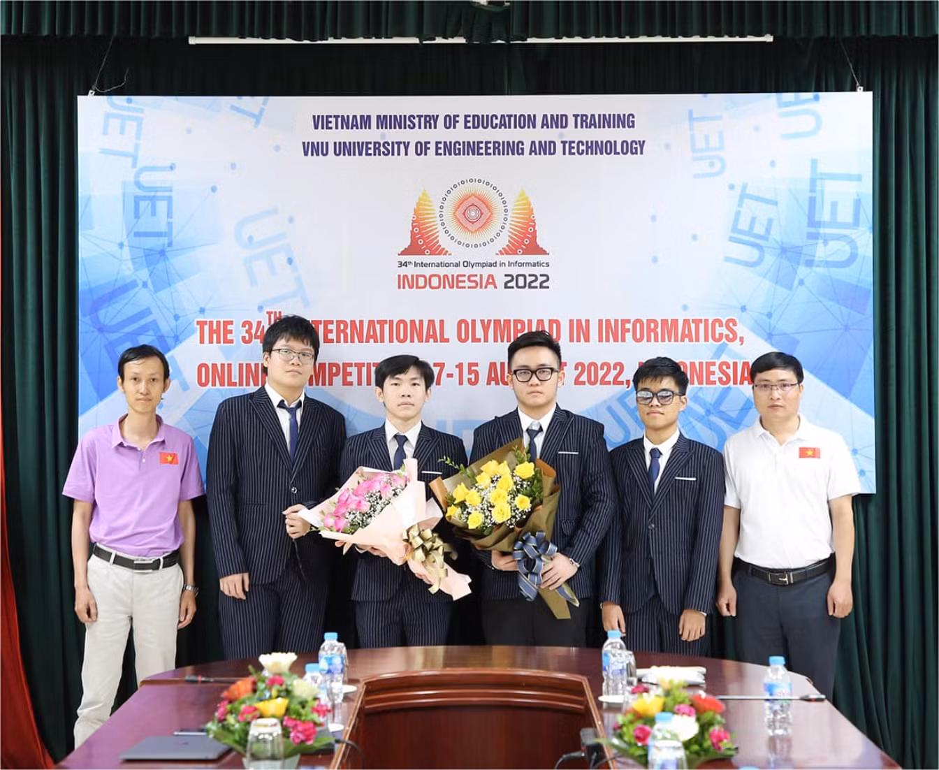 Đoàn IOI 2022 và các thầy cô giáo trong Ban Tổ chức (Nguồn: Bộ Giáo dục và Đào tạo) Đoàn IOI 2022 và các thầy cô giáo trong Ban Tổ chức (Nguồn: Bộ Giáo dục và Đào tạo)