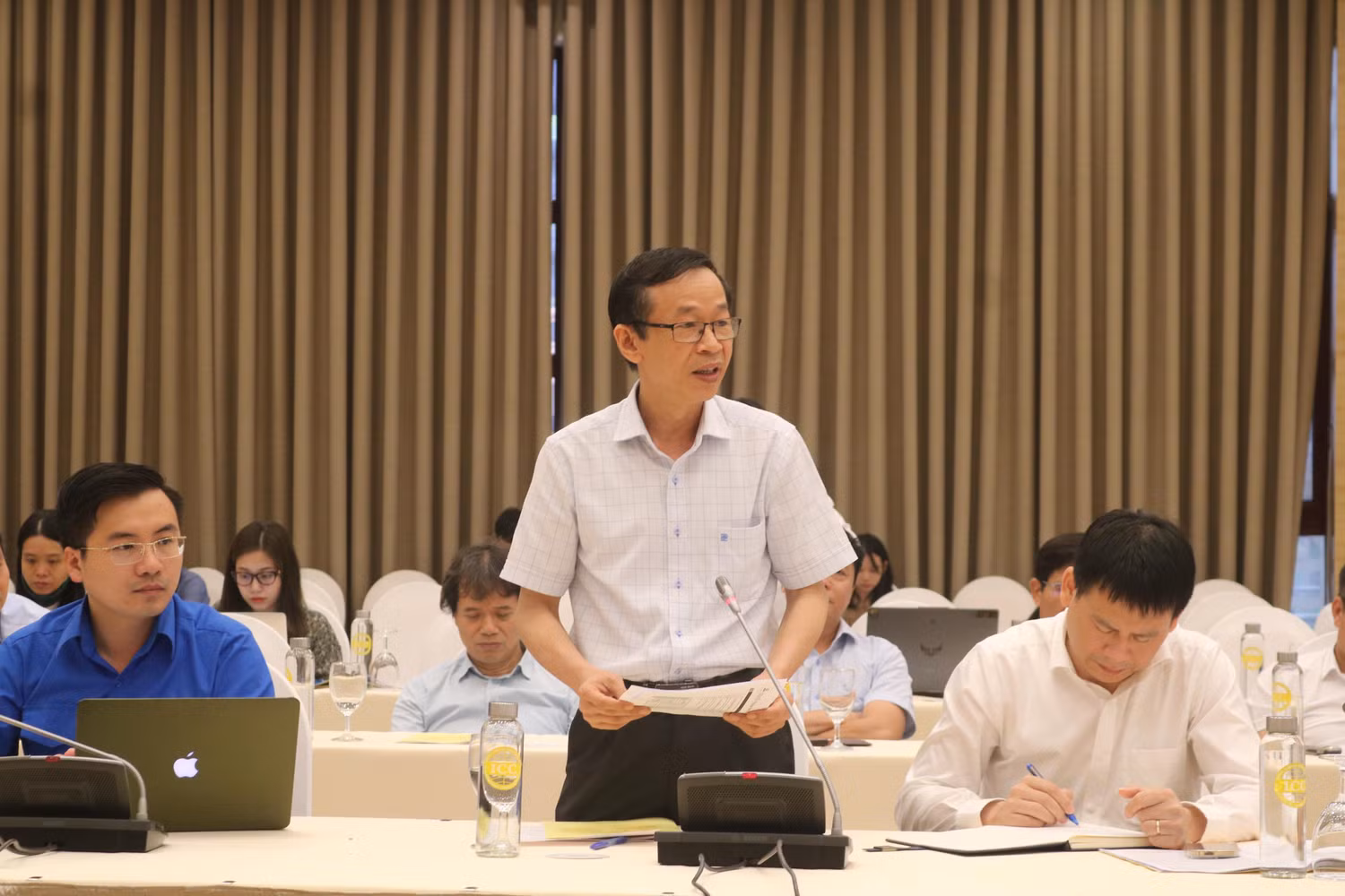 Giáo sư Nguyễn Văn Minh - Hiệu trưởng trường Đại học Sư phạm Hà Nội (người ở giữa) phát biểu ý kiến tại Hội nghị. Ảnh: Doãn Nhàn Giáo sư Nguyễn Văn Minh - Hiệu trưởng trường Đại học Sư phạm Hà Nội (người ở giữa) phát biểu ý kiến tại Hội nghị. Ảnh: Doãn Nhàn