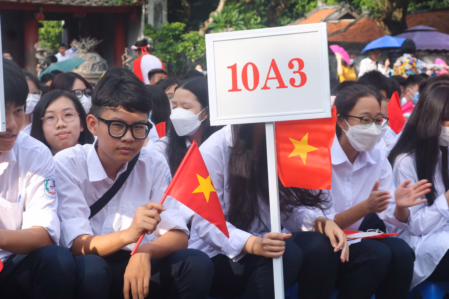 Học sinh lớp 10 trường trung học phổ thông Đinh Tiên Hoàng. Ảnh: Doãn Nhàn