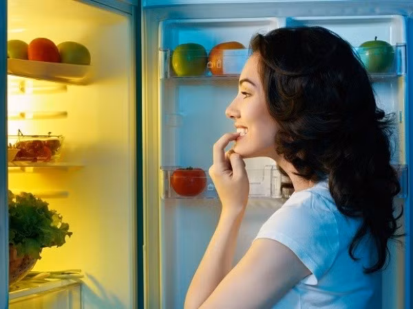 Vì sao không đói vẫn thèm ăn?