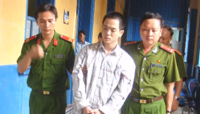 /Uploaded/thuhien/2012_07_08/20120708-091755-1-images658884-Bi-cao-Quang-dang-bi-dan-giai-ve-trai-giam.jpeg