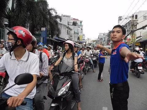 Tuy nhiên lực lượng sinh viên tình nguyện vẫn để lại những hình ảnh đẹp như thế này.