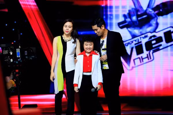 Phần thể hiện của vợ chồng Hương Giang - Hoài Anh khá "kịch"