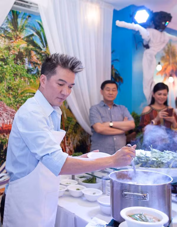 Đàm Vĩnh Hưng và chuỗi nhà hàng hải sản Đàm Vĩnh Hưng và chuỗi nhà hàng hải sản