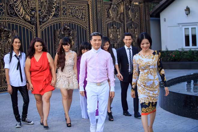 Đàm Vĩnh Hưng mượn biệt thự của gia đình Hà Tăng để thí sinh thi đấu Đàm Vĩnh Hưng mượn biệt thự của gia đình Hà Tăng để thí sinh thi đấu