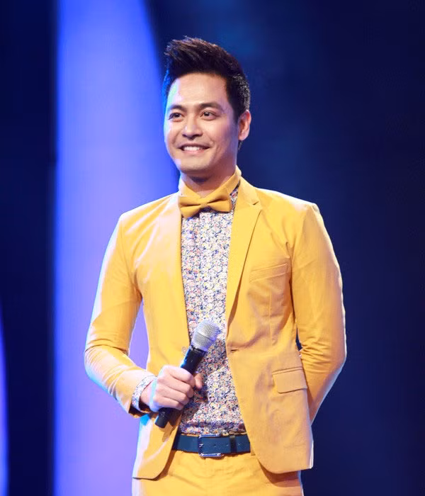 Động thái của MC Phan Anh khiến khán giả có cảm giác: Ban giám khảo và MC của Vietnam Idol đang cố gắng "định hướng" khán giả nhắn tin bình chọn