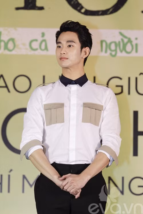 Kim Soo Hyun không biểu lộ bất cứ cảm xúc gì khi giao lưu với fan hâm mộ ở Việt Nam Kim Soo Hyun không biểu lộ bất cứ cảm xúc gì khi giao lưu với fan hâm mộ ở Việt Nam