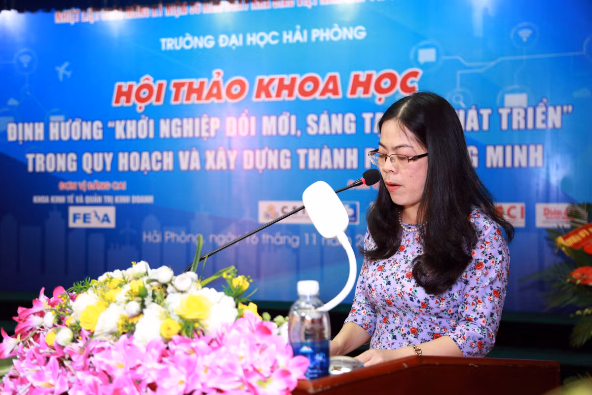 Bà Nguyễn Thị Hiên, Hiệu trưởng Trường Đại học Hải Phòng phát biểu tại hội thảo (Ảnh: Lã Tiến)