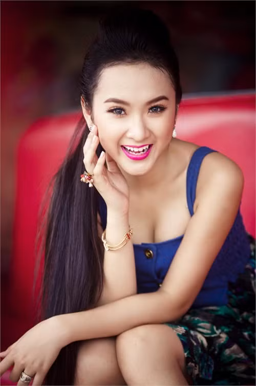 Bài văn nhắc đến hot girl chưa đến 18 đã khai man để có bạn trai sớm khiến nhiều người liên tưởng đến Phương Trinh. Ảnh minh họa.