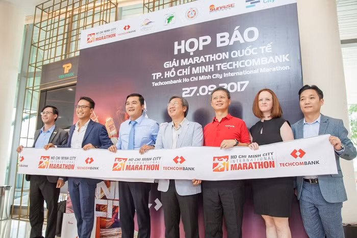 Họp báo giải Marathon quốc tế Thành phố Hồ Chí Minh Techcombank 2017 .