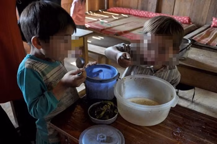 Miếng ăn là miếng nhục, 6 tấn gạo và nhân cách của 2 ông thầy!