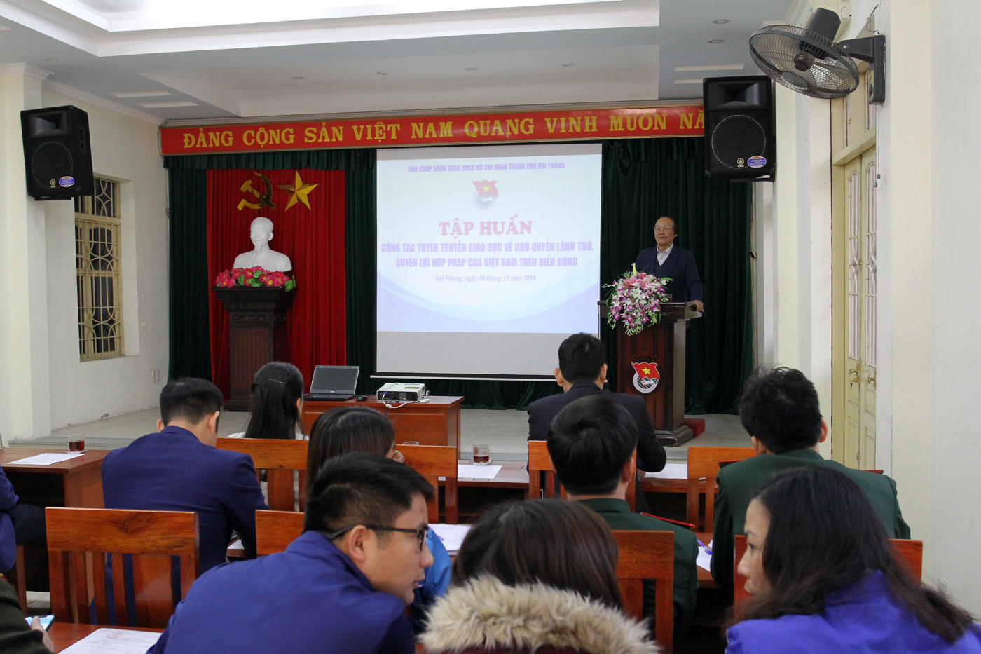 Hội thảo giúp các cán bộ Đoàn tại Hải Phòng sẽ có thêm thông tin quý báu để có những nhận thức đầy đủ, đúng đắn về chủ quyền biển đảo Việt Nam (Ảnh: Lã Tiến) Hội thảo giúp các cán bộ Đoàn tại Hải Phòng sẽ có thêm thông tin quý báu để có những nhận thức đầy đủ, đúng đắn về chủ quyền biển đảo Việt Nam (Ảnh: Lã Tiến)