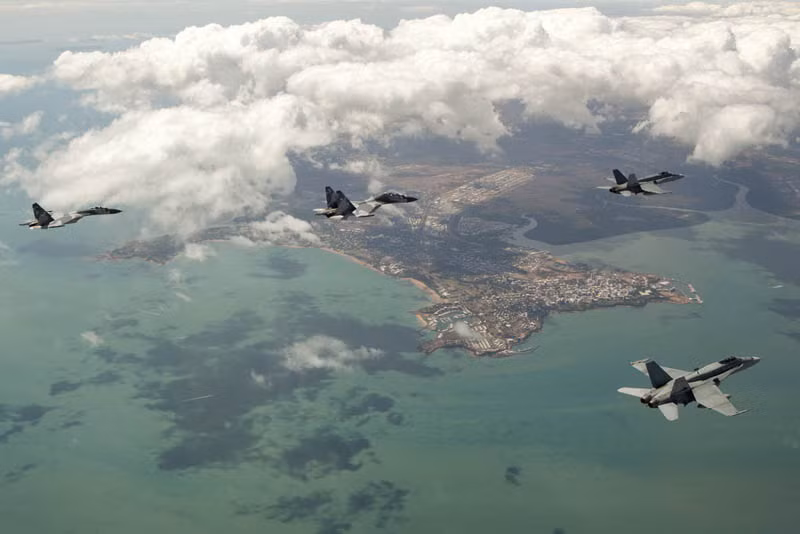 Tiêm kích F/A-18 Hornet “sát cánh” Su-30 bảo vệ Darwin.