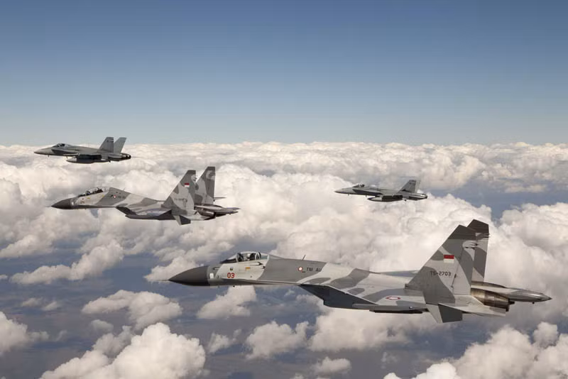 Tiêm kích F/A-18 Hornet “sát cánh” Su-30 bảo vệ Darwin.