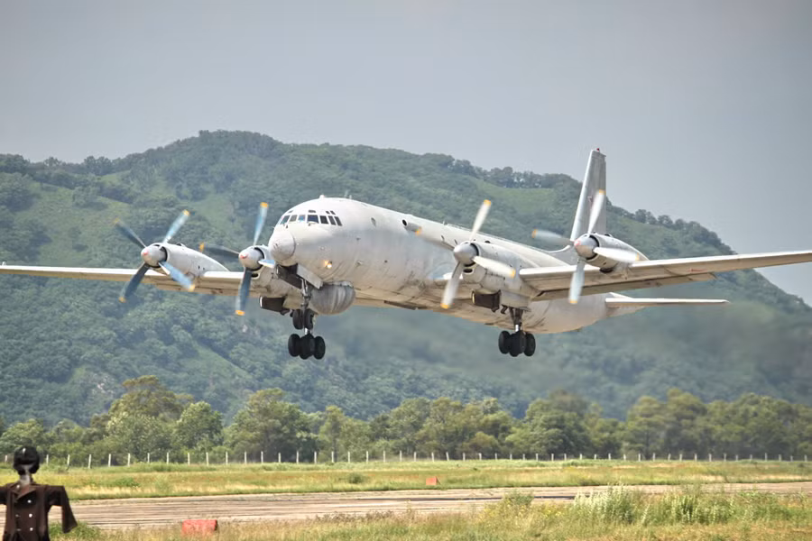Máy bay tuần tra, chống tàu ngầm Il-38. Máy bay tuần tra, chống tàu ngầm Il-38.