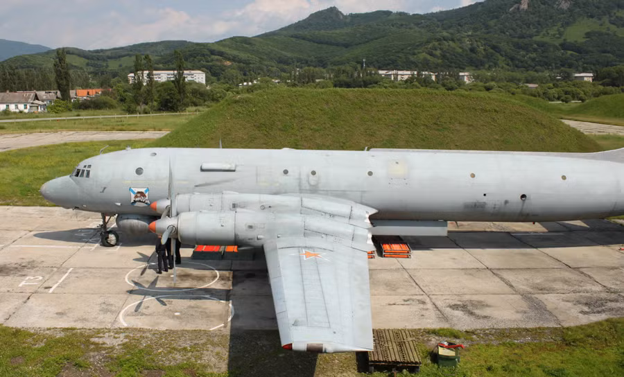 Máy bay tuần tra, chống tàu ngầm Il-38. Máy bay tuần tra, chống tàu ngầm Il-38.