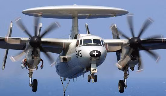 Máy bay cảnh báo sớm E-2 Hawkeye của Mỹ. Máy bay cảnh báo sớm E-2 Hawkeye của Mỹ.