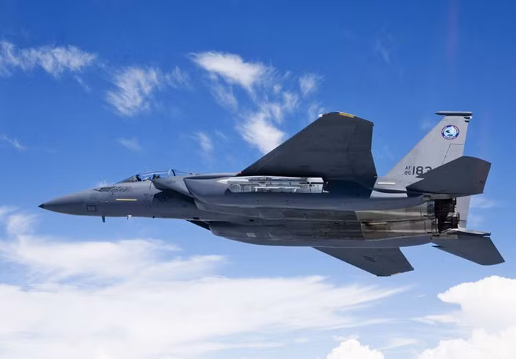 Máy bay ném bom chiến đấu tàng hình F-15SE của Công ty Boeing Mỹ.