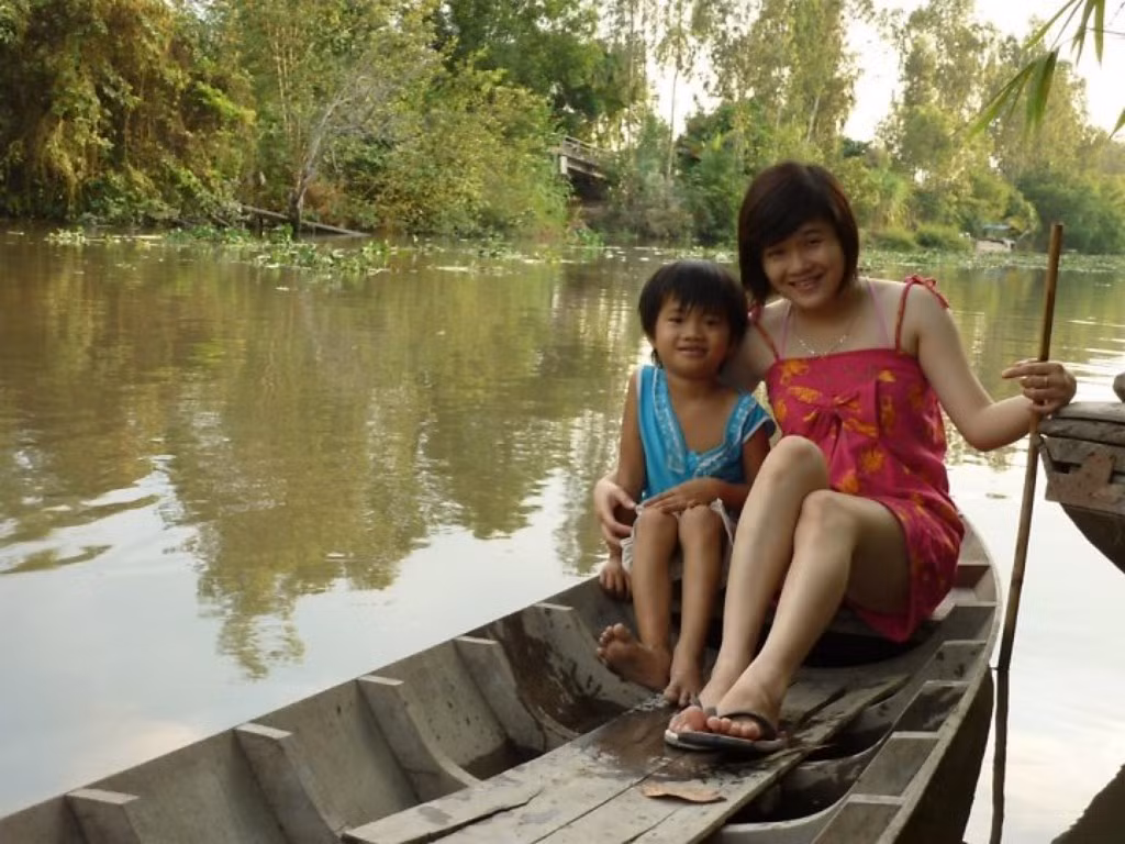 khi buồn Châu thích ở một mình hay ăn bánh ngọt và uống trà sữa…