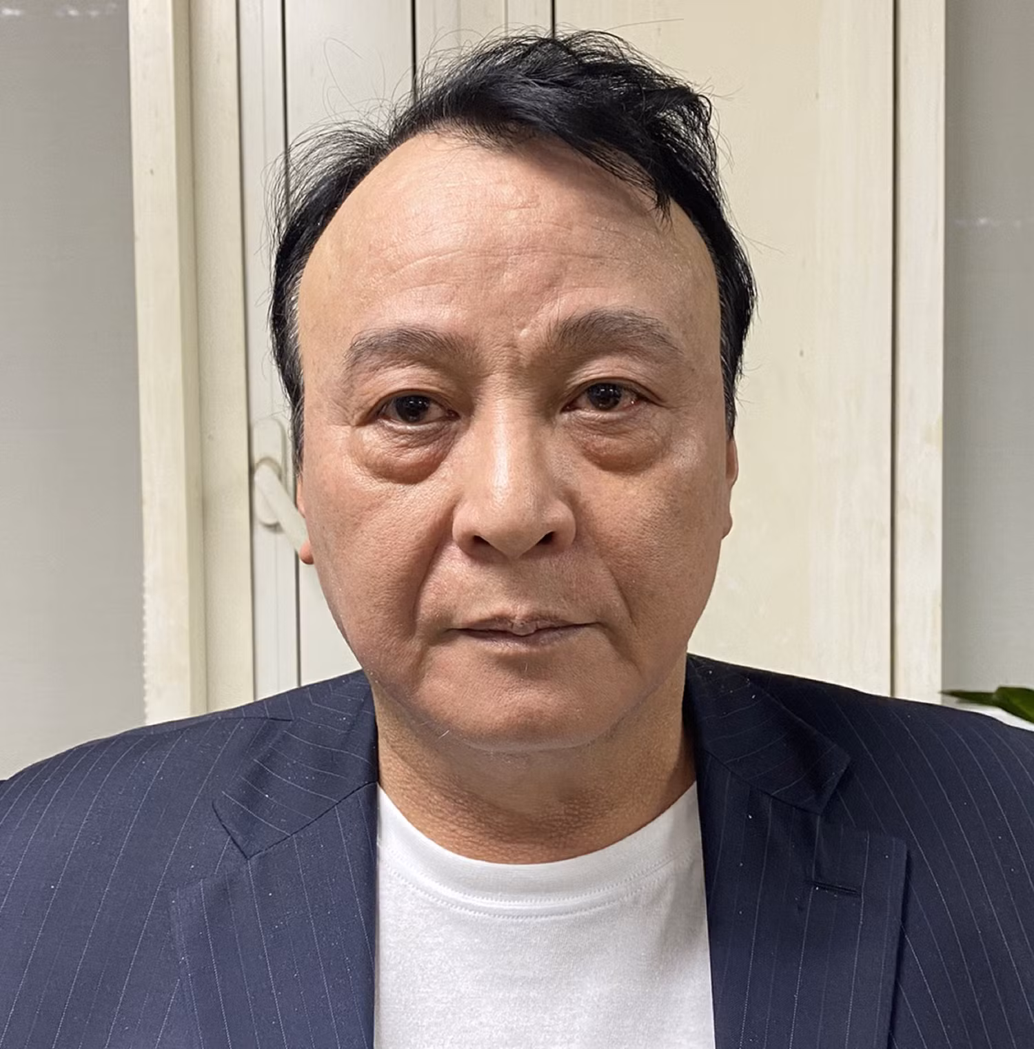 Cơ quan công an thực hiện lệnh bắt tạm giam đối với Đỗ Anh Dũng - Chủ tịch HĐTV kiêm Tổng Giám đốc Tập đoàn Tân Hoàng Minh. Ảnh: Bộ Công an