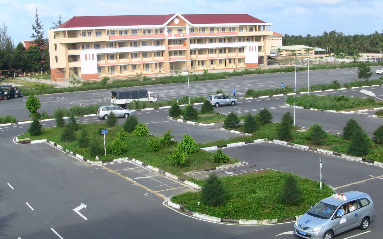 Ban hành ban hành nhiều nghị định quy định về điều kiện đầu tư, kinh doanh trong đó có quy định điều kiện kinh doanh dịch vụ đào tạo lái xe ô tô và sát hạch lái xe. ảnh nguồn Trung tâm đào tạo sát hạch lái xe số 3 Hà Nội. Ban hành ban hành nhiều nghị định quy định về điều kiện đầu tư, kinh doanh trong đó có quy định điều kiện kinh doanh dịch vụ đào tạo lái xe ô tô và sát hạch lái xe. ảnh nguồn Trung tâm đào tạo sát hạch lái xe số 3 Hà Nội.