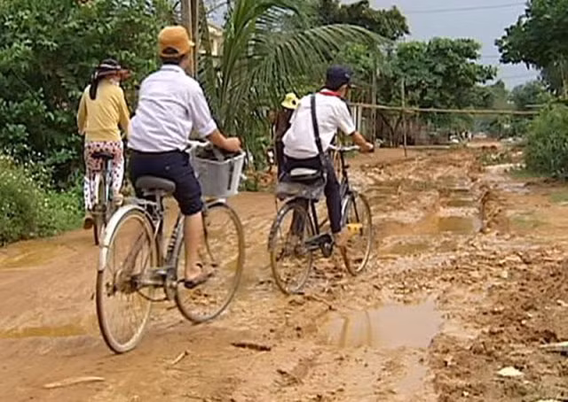 Với các em vùng cao, việc được đến trường là một niềm vui, cho dù phải... lội bùn NHỮNG NỖI KHỔ CỦA HỌC SINH VIỆT NAM (P2) <<NỮ SINH CĐ DU LỊCH ĐẸP DỊU DÀNG TRONG NẮNG THU <<VẺ ĐẸP KIÊU SA CỦA HOT GIRL CĐ TRUYỀN HÌNH HÀ NỘI Với các em vùng cao, việc được đến trường là một niềm vui, cho dù phải... lội bùn NHỮNG NỖI KHỔ CỦA HỌC SINH VIỆT NAM (P2) <<NỮ SINH CĐ DU LỊCH ĐẸP DỊU DÀNG TRONG NẮNG THU <<VẺ ĐẸP KIÊU SA CỦA HOT GIRL CĐ TRUYỀN HÌNH HÀ NỘI