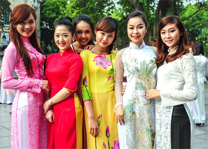 Những nữ sinh tham gia cuộc thi Imiss Thăng Long 2012 đã có những trải nghiệm hết sức thú vị. >>Những nữ sinh diện áo dài đẹp hơn vẻ xuân thì của Mai Phương Thúy (P25) >>Midu đẹp tinh khôi giữa phố Sài Gòn >>Nữ sinh HV Báo chí và Tuyên truyền khoe nét thanh tân, quyến rũ