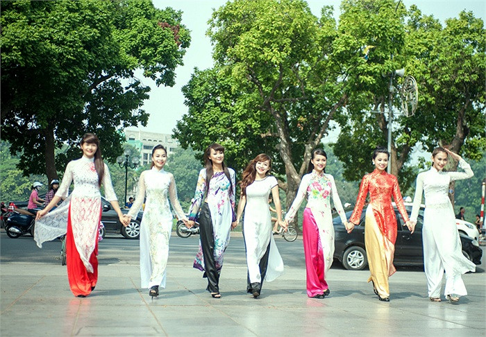 Sau phần nhảy flashmob, 30 thí sinh xuất sắc nhất sẽ bước tiếp vào vòng thi Tài năng thăng hoa.