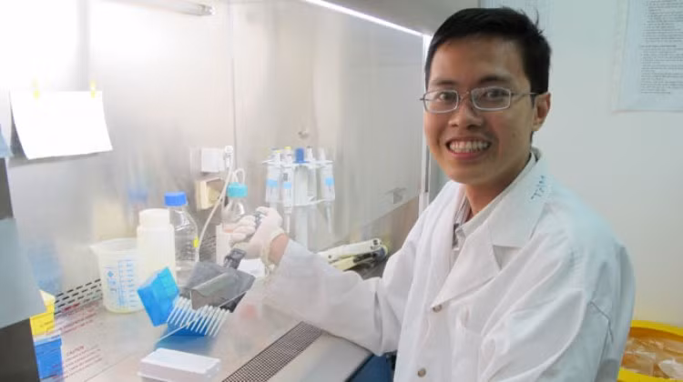 Nguyễn Kiến Trúc Giang làm việc trong phòng thí nghiệm - Ảnh do nhân vật cung cấp Nguyễn Kiến Trúc Giang làm việc trong phòng thí nghiệm - Ảnh do nhân vật cung cấp