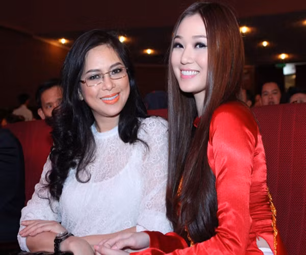 Hiện tại, bà là vợ sau của doanh nhân Johnathan Hạnh Nguyễn (Chủ tịch tập đoàn IPP) và đang giữ chức Tổng giám đốc công ty Liên Thái Bình Dương, hoạt động trong lĩnh vực thời trang và mỹ phẩm. Tập đoàn của bà đang quản lý 25 công ty và là nhà phân phối độc quyền cho các thương hiệu thời trang cao cấp như: Burberry, Ferragamo, Rolex… và đầu tư vào các trung tâm thương mại với doanh thu hằng năm lên tới hơn 500 triệu USD.