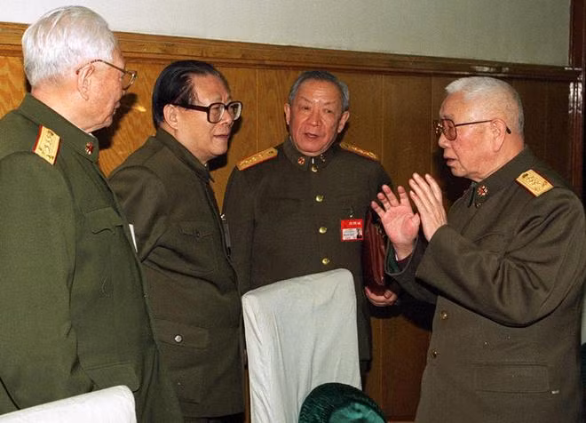 Trương Chấn cùng với nhà lãnh đạo Giang Trạch Dân và Lưu Hoa Thanh và Trì Hạo Điền (tháng 3 năm 1996)