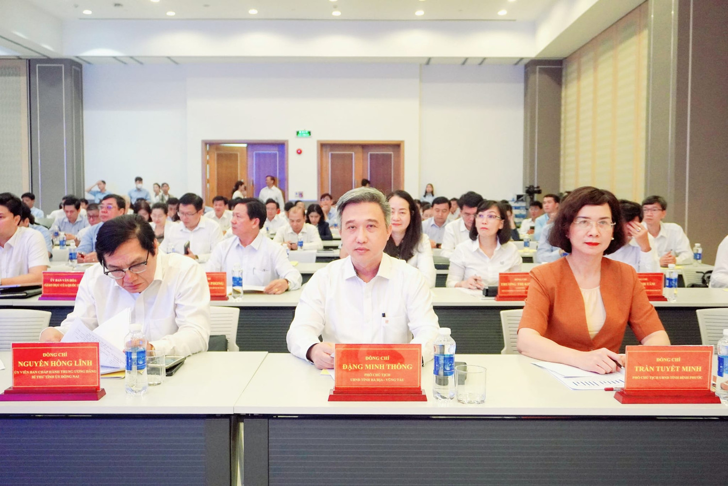 Ông Đặng Minh Thông (giữa) - Phó Chủ tịch Ủy ban Nhân dân tỉnh Bà Rịa - Vũng Tàu tham dự hội nghị (ảnh: Thắng Lợi) Ông Đặng Minh Thông (giữa) - Phó Chủ tịch Ủy ban Nhân dân tỉnh Bà Rịa - Vũng Tàu tham dự hội nghị (ảnh: Thắng Lợi)