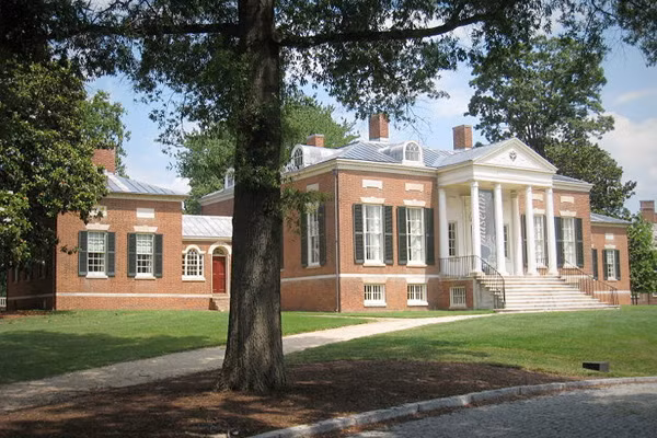 Đại học Johns Hopkins - Baltimore, Md. Haizz, nghiến răng "ken két" chi ra $53,190 thôi! Gương mặt "đình đám": Thị trưởng New York và doanh nhân Michael Bloomberg, Giám đốc điều hành IBM Samuel J. Palmisano và đồng sáng lập Edmund Lynch Merrill Lynch. Đại học Johns Hopkins - Baltimore, Md. Haizz, nghiến răng "ken két" chi ra $53,190 thôi! Gương mặt "đình đám": Thị trưởng New York và doanh nhân Michael Bloomberg, Giám đốc điều hành IBM Samuel J. Palmisano và đồng sáng lập Edmund Lynch Merrill Lynch.