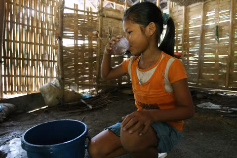 Nước uống cũng là nước giếng, không cần đun sôi. Nước uống cũng là nước giếng, không cần đun sôi.