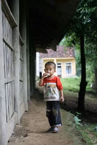 ...hay bằng những chiếc bánh luôn sẵn trong cặp sách.